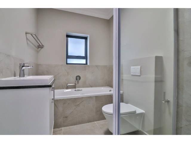 To Let 2 Bedroom Property for Rent in Waves Edge Western Cape